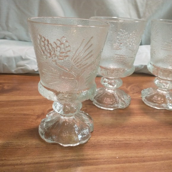 Tiara Indiana Glass Ponderosa Pine Cone Tree Footed Goblet Cup 6'” Christmas 4pc - Picture 2 of 9